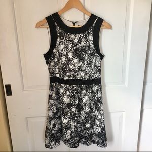 Black and White Sleeveless Kensie Dress Medium